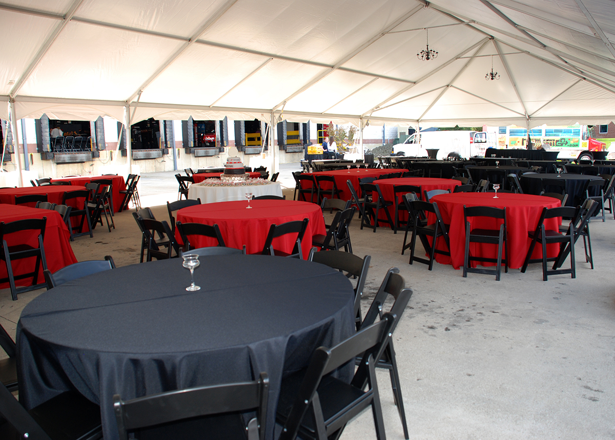 120" Round Cardinal Solid Tablecover On 60" Round Table